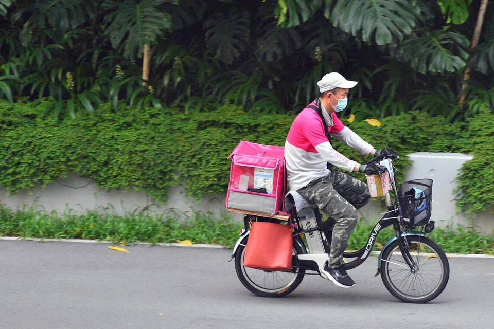 Pekerja penghantaran di bawah skim ini perlu bekerja selama 44 jam seminggu, manakala mereka yang menggunakan kenderaan sendiri akan menerima elaun tambahan $100 setiap bulan.
