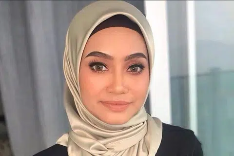 INTAN LIANA SALEH: Isteri pertama pemuzik Ude ini bersyukur kerana ada pihak yang sudi menawarkan beliau pekerjaan. - Foto INSTAGRAM INTAN LIANA