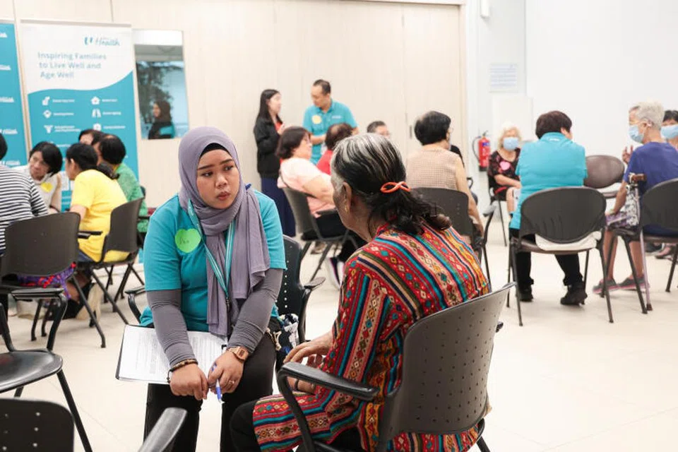 TELITI USULAN: Kumpulan kerja rakan tiga pihak baru akan meneliti cara untuk memberi sokongan lebih baik kepada penjaga yang bekerja menerusi aturan kerja fleksibel. 