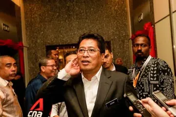 Ketua Pesuruhjaya Suruhanjaya Pencegahan Rasuah Malaysia (SPRM), Tan Sri Azam Baki (tengah).