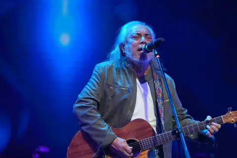 Meskipun sudah mencecah usia senja, Datuk Ramli Sarip sentiasa menyajikan persembahan bertenaga yang membuat penonton terpegun di pentas Sands Grand Ballroom, Marina Bay Sands, bagi majlis Anugerah Persatuan Penggubah Lagu dan Penulis Lirik Singapura (Compass) pada 29 September.