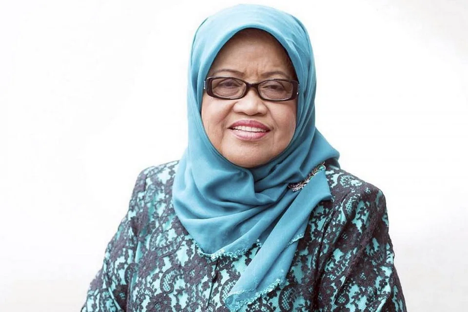 REBAH DI RUMAH: Penyiar radio, Asmah Laili, 79 tahun, meninggal dunia petang semalam setelah rebah di rumah. Allahyarhamha dikatakan tidak sihat sejak beberapa hari lalu selepas pulang dari menziarahi anaknya di Kuala Lumpur. - Foto fail