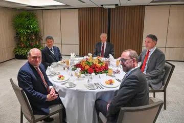 SESI SARAPAN: Menteri Pertahanan, Dr Ng Eng Hen (tengah), menganjurkan sarapan bersama menteri-menteri FPDA pada pagi 3 Jun di samping Dialog Shangri-La ke-20.
