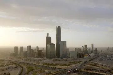 TAWARKAN BON: Arab Saudi meneroka semula pasaran bon dengan menjual bon Islam bernilai AS$6 bilion. 