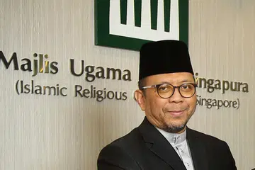 PELUANG DAPATKAN PENCERAHAN: Untuk mendengar pencerahan penuh Timbalan Mufti Ustaz Dr Mohammad Hannan Hassan (atas) dalam video 'Soal-Jawab Agama' yang dirakamkan Berita Harian, sila ke pautan https://www.beritaharian.sg/videos# atau imbas kod QR.
