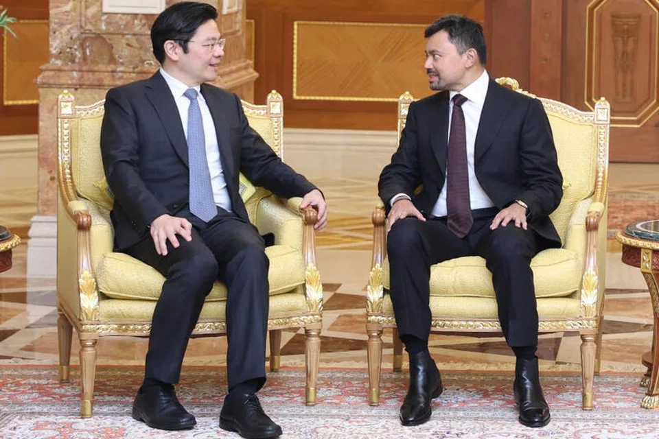 BERTEMU LAGI: (Dari kiri) Timbalan Perdana Menteri, Encik Lawrence Wong, akan bertemu Putera Mahkota yang juga Menteri Kanan di Pejabat Perdana Menteri Brunei, Putera Haji Al-Muhtadee Billah, di Brunei. Mereka akan mempengerusikan bersama Program Pemimpin Muda (YLP) kesembilan.