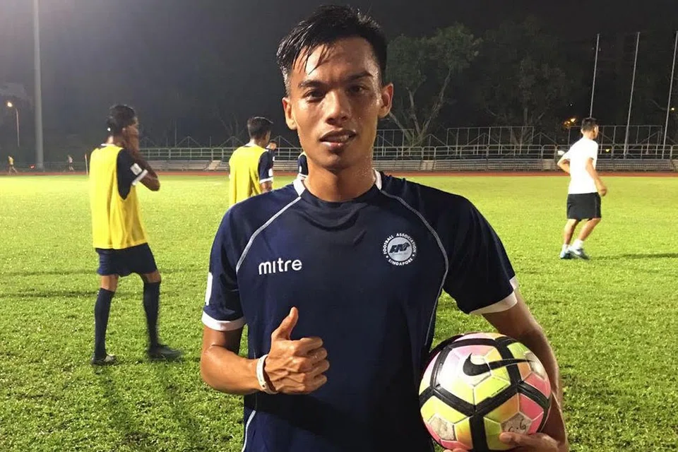 PENYERANG HARAPAN: Pemain penyerang, Zulkiffli Hassim, yang pernah beraksi bersama Balestier, diharapkan mendapatkan gol-gol pasukan.- Foto BH oleh FAKHRURADZI ISMAIL