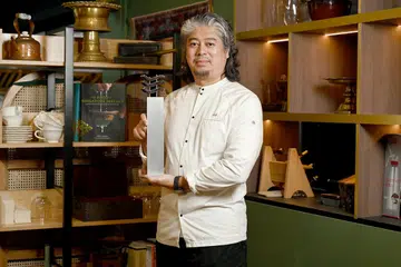 Cef Akmal Anuar kini cef yang disegani di Timur Tengah, dengan 10 restoran dan kafe di Amiriah Arab Bersatu (UAE), New York dan Singapura.