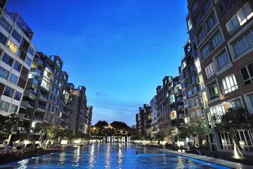 MEROSOT: Harga rumah privet setempat menguncup sebanyak 3 peratus tahun lalu, menurut URA. Pengamat berkata itu mencerminkan ia sudah capai paras terendah. - Foto fail