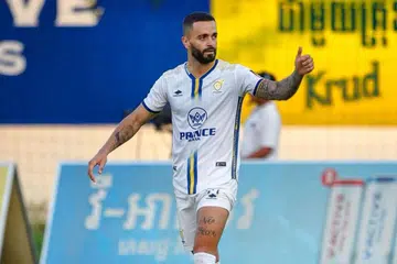 Hougang, striker, Víctor Blasco