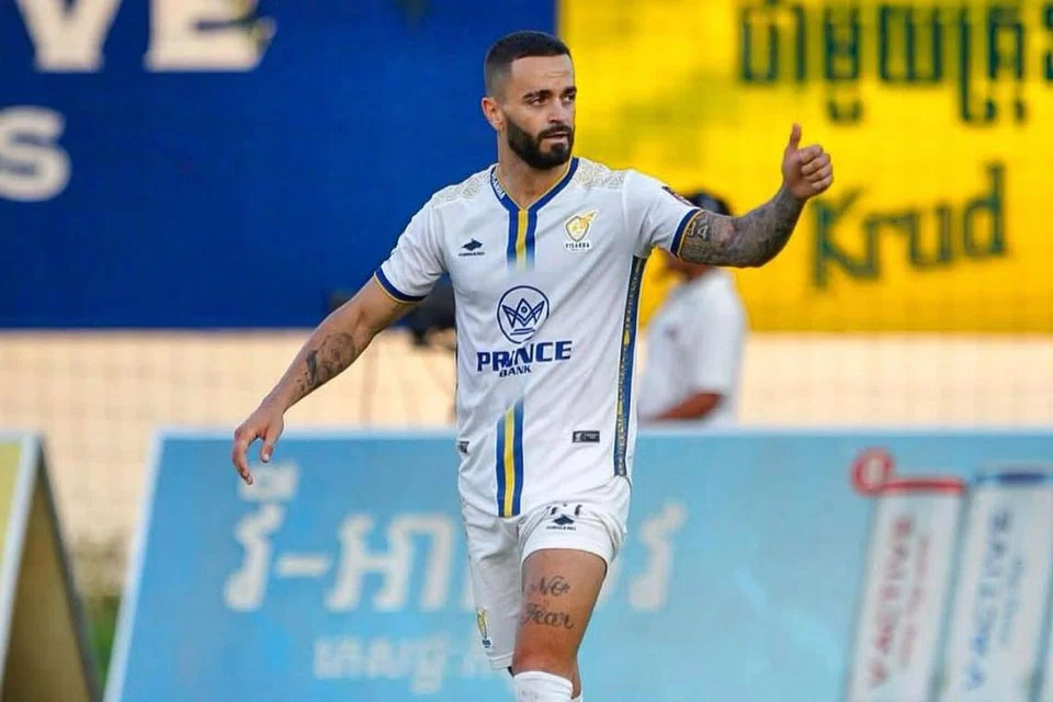 Hougang, striker, Víctor Blasco