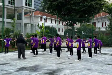 LUAS DAN SERBAGUNA: Pelajar Madrasah Wak Tanjong Al-Islamiah kini boleh memanfaatkan kawasan yang luas di luar bilik darjah untuk melakukan kegiatan senaman seperti Pendidikan Jasmani (PE) dan kegiatan kokurikulum (CCA). 