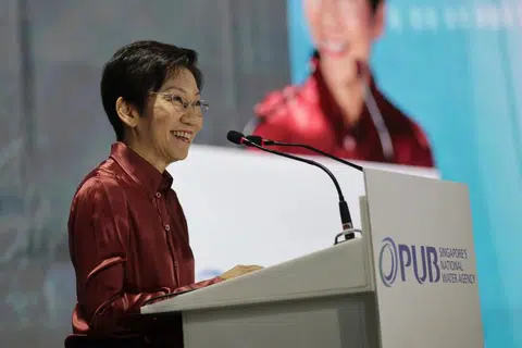 ATASI CABARAN: Menteri Kemampanan dan Sekitaran, Cik Grace Fu, berkata bahawa penyiapan fasa kedua Sistem Pembentungan Terowong Dalam adalah kejayaan kejuruteraan yang luar biasa. 