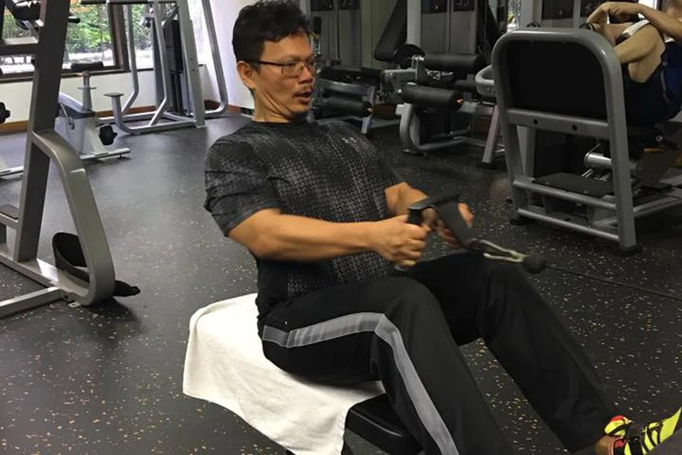 TIRU MACAM SAYA: Dr Zuraimi kerap ke gimnasium sebagai salah satu kegiatan senamannya yang lasak untuk menguatkan otot dan tulang selain berlari, melompat pantas, berenang, bangun tubi, tekan tubi dan latihan mengangkat bebanan.