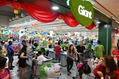 Pengguna di Singapura boleh melihat cawangan baru Giant dan Cold Storage dibuka di lokasi baru di seluruh pulau dalam tempoh setahun akan datang. 