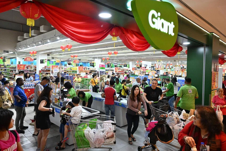 Pengguna di Singapura boleh melihat cawangan baru Giant dan Cold Storage dibuka di lokasi baru di seluruh pulau dalam tempoh setahun akan datang. 