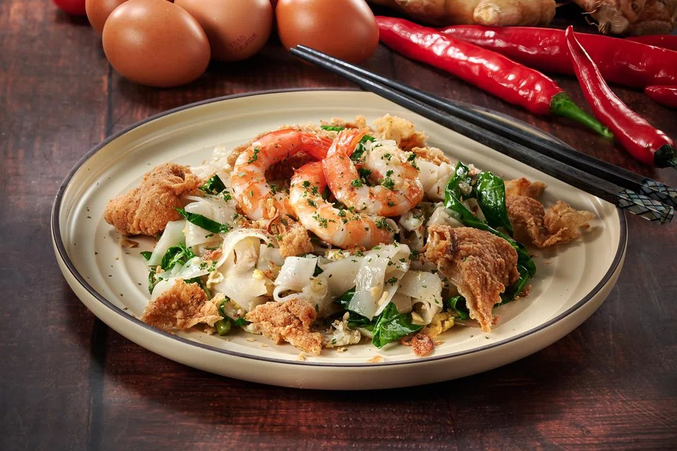 Proses menghasilkan hidangan ‘Chye Poh Kway Teow’ dilakukan dengan teliti agar rasa masakannya asli dan enak.