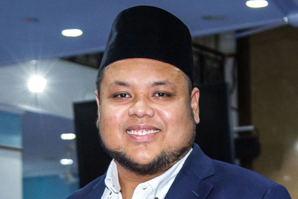 PROGRAM SELAWAT: Ustaz Zahid Zin (atas) bersama Habib Syech Abdul Qadir Assegaf dan Ustaz Nuzhan akan menyertai program Singapura Berselawat beramai-ramai mulai 6 petang esok, di Festival Muslim Singapura anjuran Jamiyah Singapura. - Foto fail.