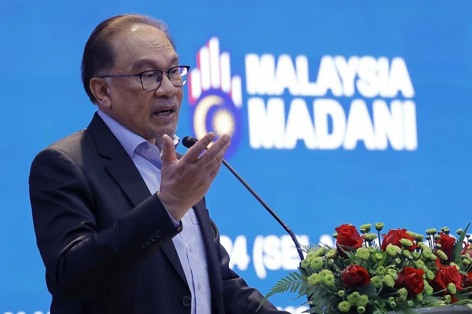 Perdana Menteri Malaysia, Datuk Seri Anwar Ibrahim, menyampaikan ucapan pada Majlis Perhimpunan Bulanan Kementerian Kewangan pada 11 Jun.