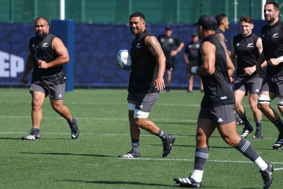 FOKUS KEPADA ‘PEPERANGAN’: Setelah tewas dalam perlawanan kumpulan – kali pertama dalam sejarahnya – pasukan All Blacks bersatu hati mengisytiharkan meskipun mereka tewas dalam pertempuran, ia menyuntik semangat mereka untuk menang.