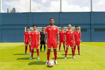 Pemain bola sepak nasional (dari kiri) Glenn Kweh, Hami Syahin, Izwan Mahbud, Hariss Harun, Jacob Mahler, Shawal Anuar dan Shah Shahiran, memakai kit adidas yang baharu.