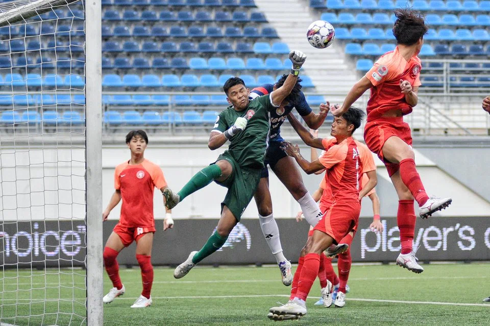 Aizil Yazid beraksi dalam Liga Perdana Singapura pada musim 2024.