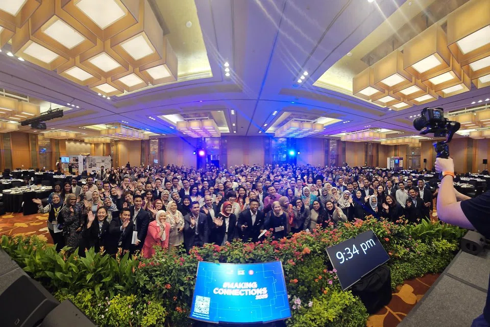 Lebih 300 karyawan menyertai satu acara jaringan karyawan, #MakingConnections yang membuka tirai Raikan Ilmu 2025 anjuran Yayasan Mendaki di Sands Expo and Convention Centre pada 4 Julai. 