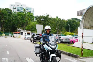 pegawai pengiring, Aetos