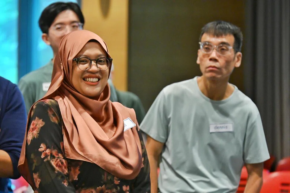 Bagi salah seorang pemudah cara sesi dialog itu, Ustazah Lina Sakina Salim, beliau menekankan bahawa walaupun perbualan mengenai isu sensitif sukar dikawal, terutama dalam talian, peserta masih boleh dibimbing untuk mengendalikannya secara bertanggungjawab.