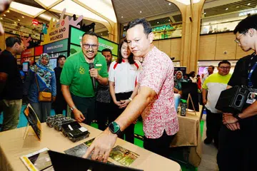 Zaqy, Raikan Ilmu, Mendaki