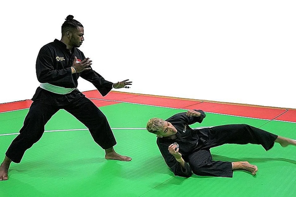 TEKNIK BERGULING + GUNTINGAN