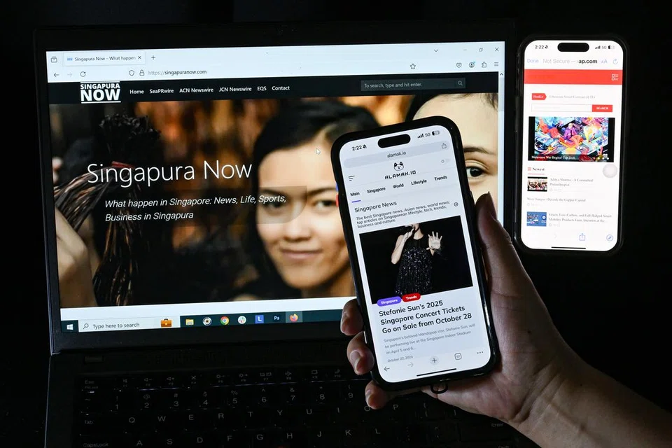 Pada 22 Oktober, pihak berkuasa mengeluarkan arahan supaya menghalang akses ke 10 laman web palsu, antaranya (dari kiri) laman web Singapuranow.com, Alamak.io dan zaobaodaily.com.