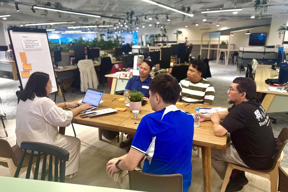 Peserta berkongsi pandangan semasa menghadiri sesi perbincangan kumpulan fokus (FGD) pada 19 Julai yang dianjurkan oleh Berita Harian (BH) di bangunan SPH Media di Toa Payoh.