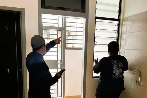 Warga Singapura dinasihatkan supaya sentiasa memastikan pihak pemaju mematuhi Tempoh Liabiliti Kecacatan (DLP) selepas menerima kunci rumah yang dibeli.
