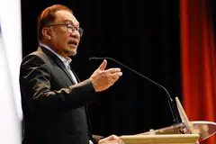 CAPAI SASARAN: Menghentikan kemiskinan tegar di Malaysia adalah antara matlamat kerajaan pimpinan Perdana Menteri, Datuk Seri Anwar Ibrahim, yang semakin hampir mencapai sasaran. 