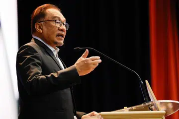 CAPAI SASARAN: Menghentikan kemiskinan tegar di Malaysia adalah antara matlamat kerajaan pimpinan Perdana Menteri, Datuk Seri Anwar Ibrahim, yang semakin hampir mencapai sasaran. 