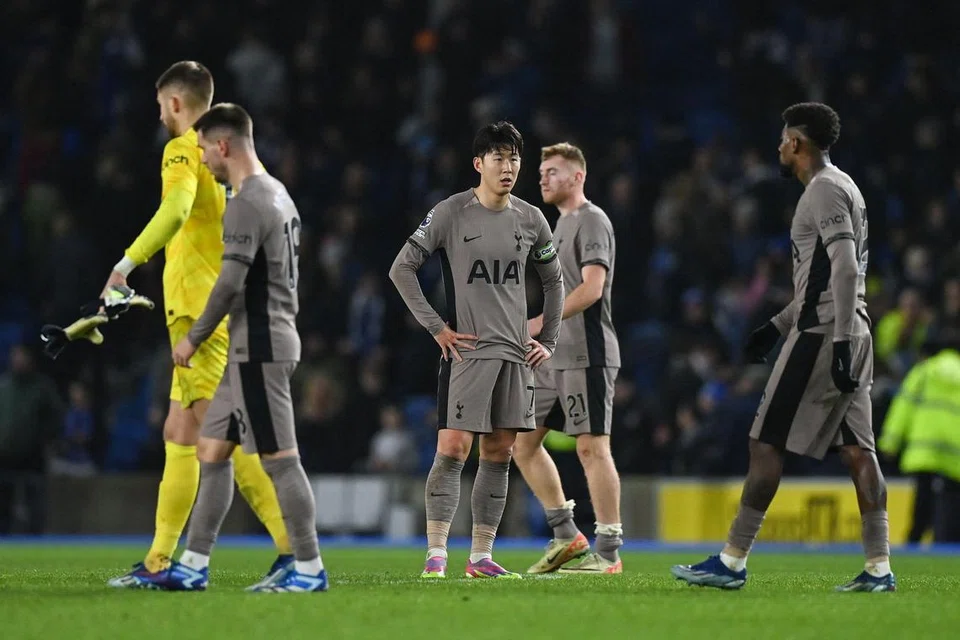KECEWA: Tottenham Hotspur gagal merapatkan jurang selepas tewas 4-2 kepada Brighton. 