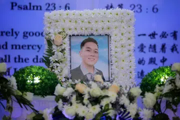 Kemalangan di tapak kerja di Rifle Range Road telah menyebabkan kematian Encik Ely Chow, 31 tahun, pada 2022 semasa beberapa kakitangan cuba menggerakkan mesin seberat hampir 900 kilogram.