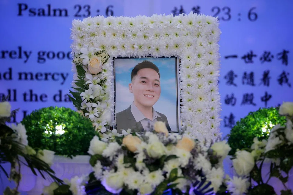 Kemalangan di tapak kerja di Rifle Range Road telah menyebabkan kematian Encik Ely Chow, 31 tahun, pada 2022 semasa beberapa kakitangan cuba menggerakkan mesin seberat hampir 900 kilogram.