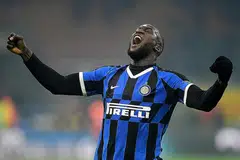 CERGAS DAN SIAP: Romelu Lukaku ketika beraksi bagi Inter Milan. Pemain asal Belgium ini berkata beliau telah kembali cergas dan boleh menyertai Chelsea menghadapi Arsenal hujung minggu ini dalam perlawanan EPL. - Foto fail