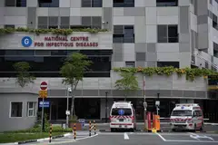 DIRAWAT: Beberapa kes koronavirus kini dirawat di NCID di Hospital Tan Tock Seng.