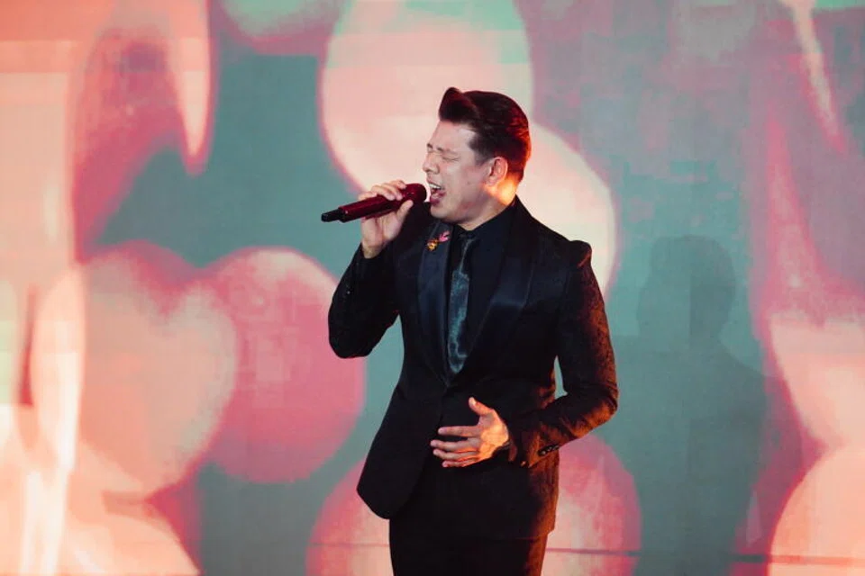 Juara ‘Asian Idol’, ‘Singapore Idol (Musim Kedua), dan ‘Gegar Vaganza 6’, Hady Mirza, menghiburkan sekitar 230 tetamu dengan lagu ‘Lagenda’ dan ‘Through The Fire’ pada Majlis Anugerah Jauhari 2025 di Hotel Four Seasons.