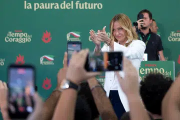 Perdana Menteri Italy, Cik Giorgia Meloni, menghadiri festival belia nasional anjuran Gioventù Nazionale, sayap belia parti Brothers of Italy, di Rome pada 20 September. Cik Meloni mengumumkan rancangan untuk melarang pemakaian burqa dan niqab di sekolah serta menetapkan had jumlah pelajar asing dalam setiap kelas sebagai sebahagian langkah memperkukuh integrasi pendatang