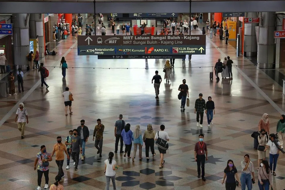 Pada waktu sibuk, KL Sentral menerima hingga dua juta orang setiap hari.