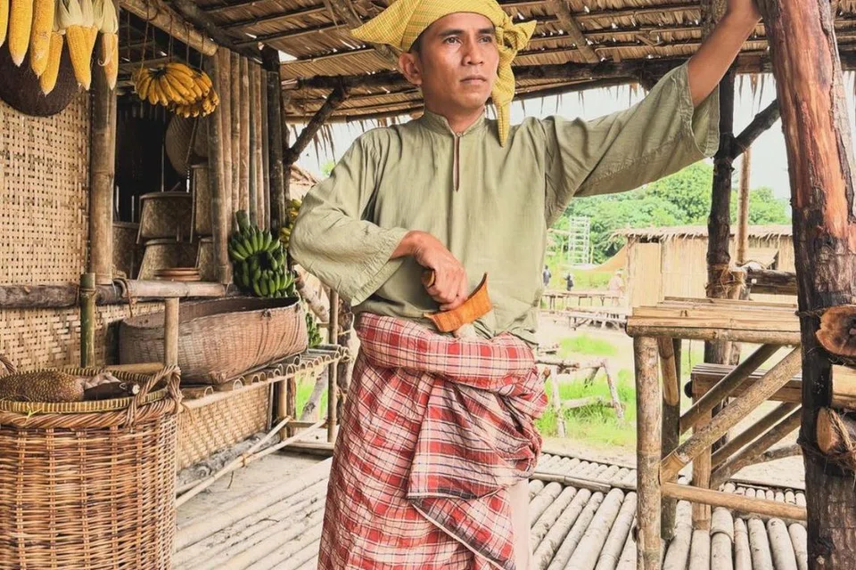 Bell Ngasri pernah tertanya-tanya mengapa beliau harus sibuk bekerja di set penggambaran seawal usia enam tahun tetapi menganggapnya sebagai pengorbanan yang mencorak dirinya sebagai artis dengan nyala rasa dan semangat berkobar-kobar.
