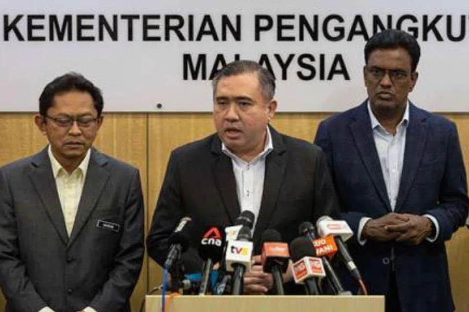 Menteri Pengangkutan Malaysia, Encik Anthony Loke (tengah).