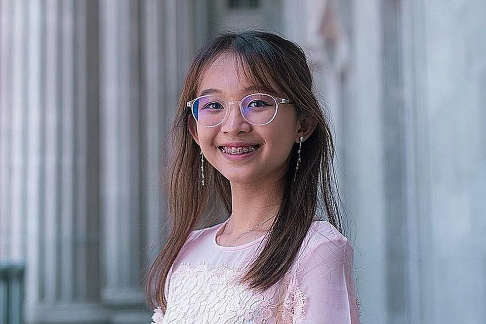 SATU-SATUNYA PENERIMA: Bekas pelajar Raffles Institution, Cik Alyssa Marie Loo Li Ann merupakan satu-satunya penerima Biasiswa Presiden yang diumumkan tahun ini. Beliau akan melanjutkan pengajian dalam pengajian linguistik di Universiti Brown, Amerika Syarikat. - Foto BH oleh MICHAEL CHOW