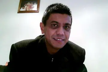 DIPENJARA ENAM MINGGU: Zulfikar Mohamad Shariff, 49 tahun, yang sebelum ini memiliki kerakyatan Singapura dan Australia, telah didapati bersalah di Mahkamah Negara hari ini (22 Oct) kerana membuat kenyataan palsu dalam Sistem Permohonan Bagi Pasport Elektronik Dalam Talian, semasa membuat satu permohonan bagi pasport Singapura pada 11 Disember 2013. - Foto FACEBOOK