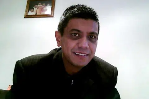 DIPENJARA ENAM MINGGU: Zulfikar Mohamad Shariff, 49 tahun, yang sebelum ini memiliki kerakyatan Singapura dan Australia, telah didapati bersalah di Mahkamah Negara hari ini (22 Oct) kerana membuat kenyataan palsu dalam Sistem Permohonan Bagi Pasport Elektronik Dalam Talian, semasa membuat satu permohonan bagi pasport Singapura pada 11 Disember 2013. - Foto FACEBOOK