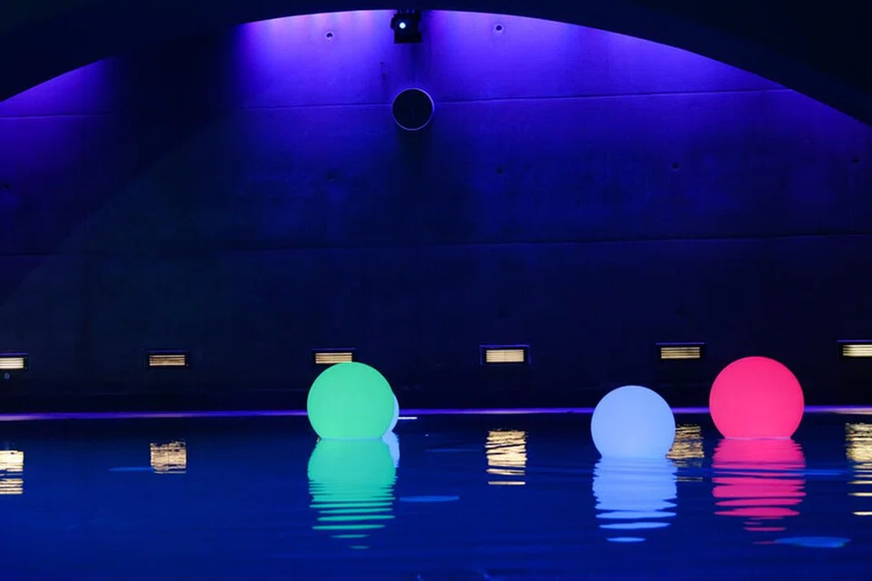 SPA PALING ‘COOL’: Liquidrom adalah kelab malam Berlin yang diubah menjadi spa. Kadangkala konsert mini turut diadakan di sini dengan putaran muzik klasik dan dansa tekno.
